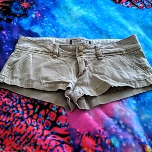 Abercrombie & Fitch kaki low-rise shorts